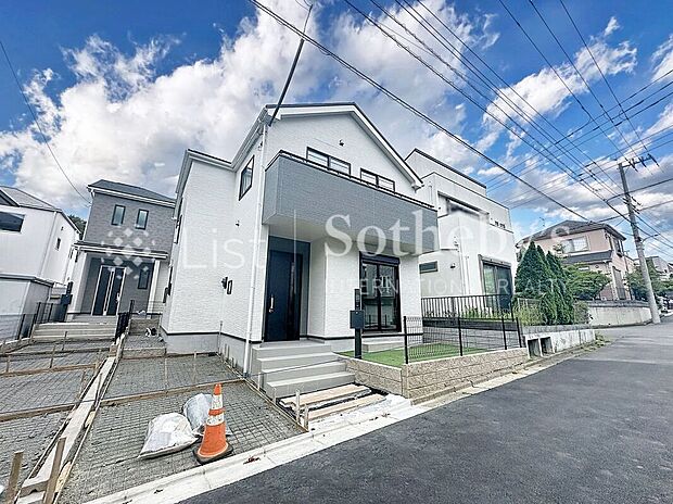■外観■建物堂々完成！いつでもご見学可能です！現地に実際に行ってみることでしか感じられないことがたくさんあります。※画像は一部イメージ加工を行っており、実際とは異なる場合があります。