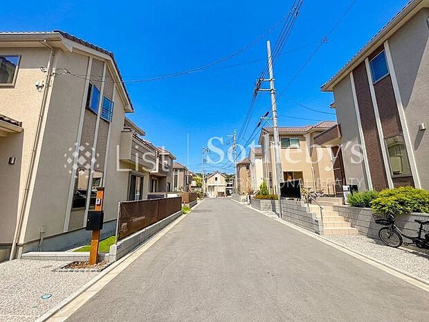 ■フォレストタウン野川の丘街並み■合計80棟以上の分譲地は「鷺沼」「港北ニュータウン」が生活圏のアクセスのよい立地にございます。是非見学にお越しください。写真は分譲済のものです