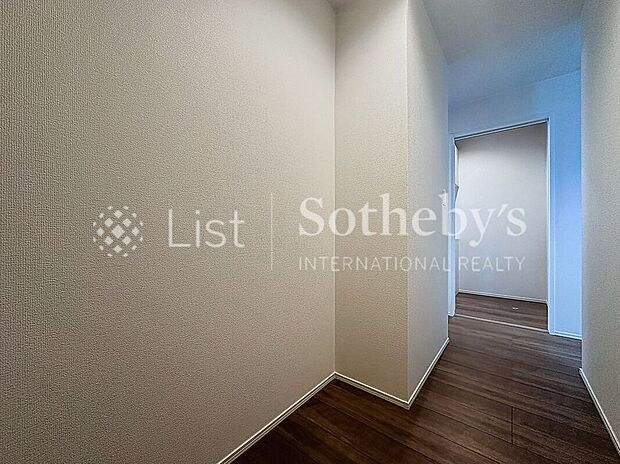 【収納】■パントリー■(2号棟)キッチンにはパントリー付き♪調味料、食料品のストック場所に大変便利ですね!