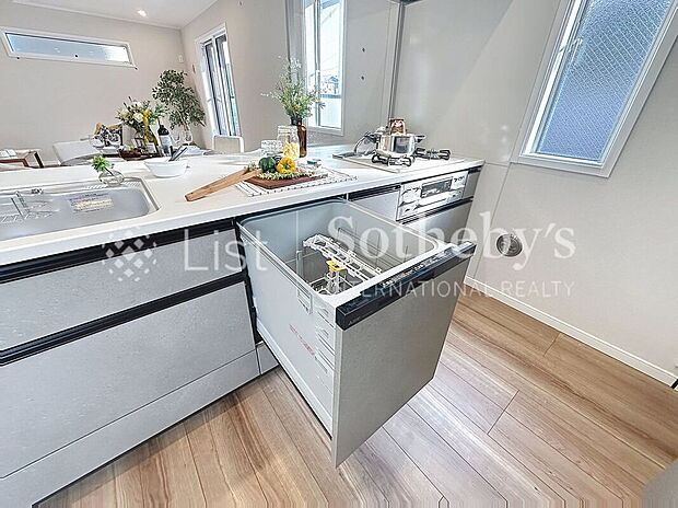 【その他設備】◆家事の時短に効果大の食洗機付き。高温でパワフルに洗い、温風乾燥します。手洗いよりも節水・節約が可能です。