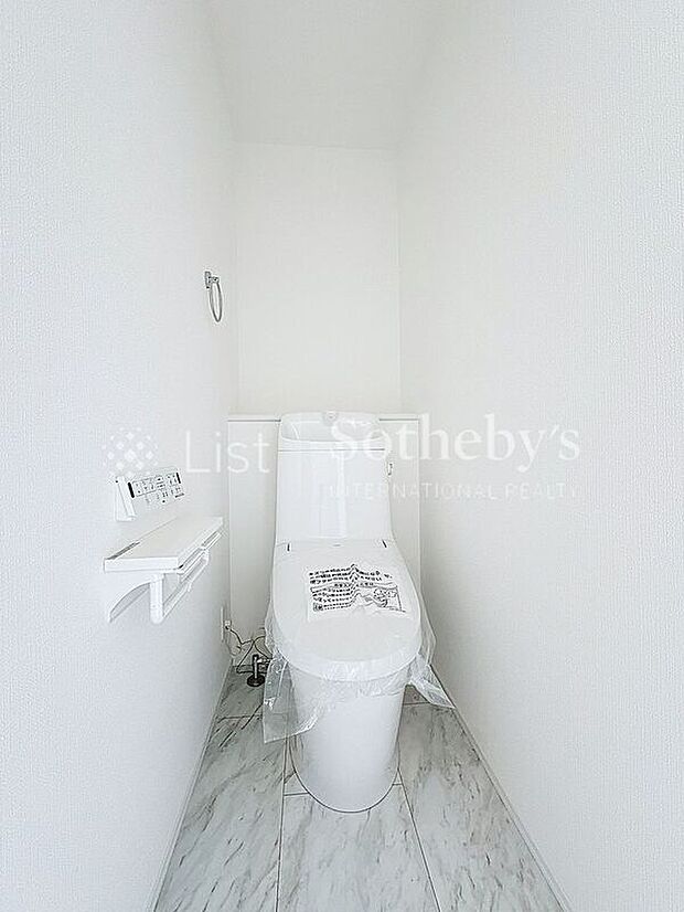 【トイレ】◆トイレ◆清潔感のあるシャワートイレ！２箇所完備されています！ウォシュレットトイレはクロスも清潔感のあるデザインを採用しました！