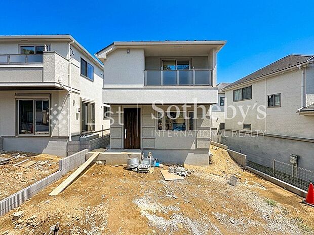 【外観】■現地写真■現在建築中です!周辺環境含めご見学可能です!※掲載画像はAI加工を施しております。実際の形状・色味・空模様・陽当たり等と異なる場合があります。