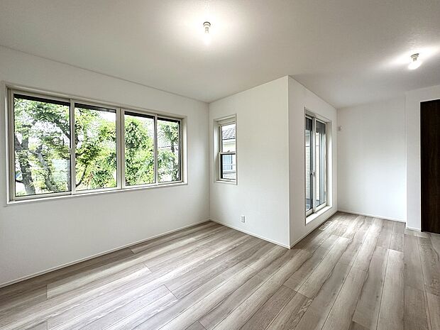 ２階LDK&２面採光の明るく開放的な間取り設計！外の人の視線を気にすることなくリビングで過ごすことが出来ます。※アフュージア尼崎7号地（23年6月撮影）