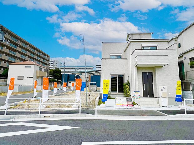 北摂・南千里駅徒歩圏に全17区画・自由設計の街が誕生。現地モデルハウスご案内ご予約受付中です。（2024年10月撮影）