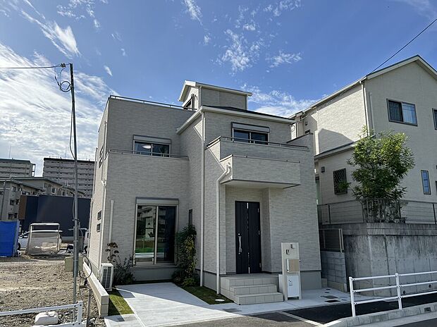 現地モデルハウス完成！「広々19帖超のLDKと開放感のあるルーフバルコニーを愉しむ家」ご見学ご予約受付中です。（2024年10月撮影）