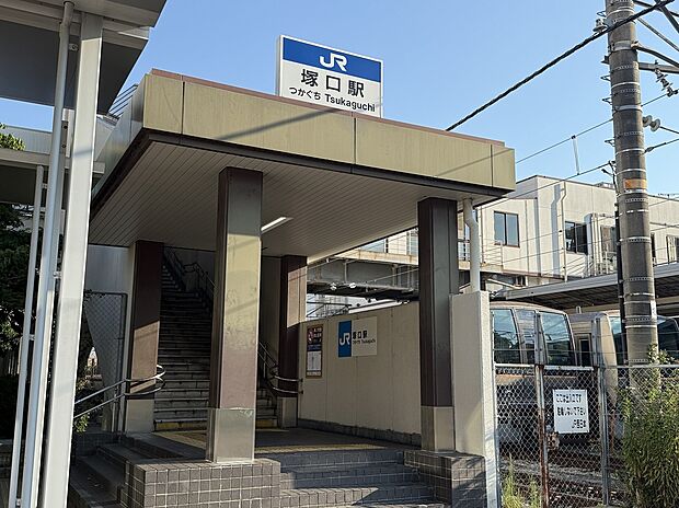  JR「大阪」駅まで直通11分の快適アクセス。JR宝塚線「塚口」駅まで徒歩17分（約1290ｍ～約1330ｍ） 東出口まで ※2025/7撮影