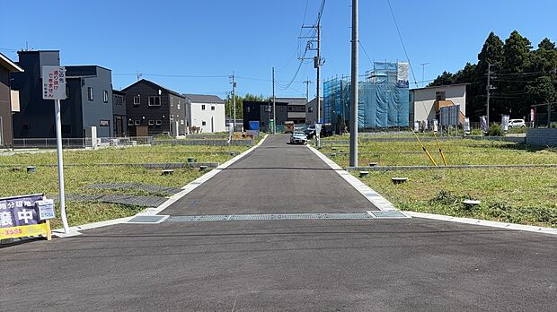 ゆとりある敷地が生み出す開放的な空間。
心地よい風が吹き抜ける居心地の良い分譲地。
ロケーションと利便性を兼ね備えたこの地で新生活をはじめませんか？
