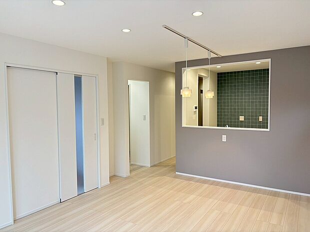 【【家事も育児もストレスフリー】】ワンフロア設計だから移動もラクラク！家族の気配を感じながら家事ができる、子育てに優しい住まいです。