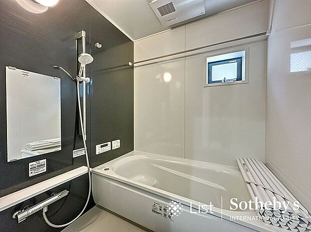 【バス】□浴室□お子様と一緒にバスタイムを楽しめる広々空間。浴室乾燥機付で心地よいバスタイムを実現します♪