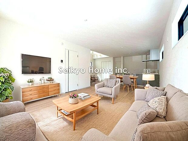 家族が集うLDKは、キッチン・ダイニング・リビングが一つの空間になった間取り。大きな窓から明るさを確保。奥様に嬉しいキッチンからLDを見渡せます。

※家具はCG加工しております。