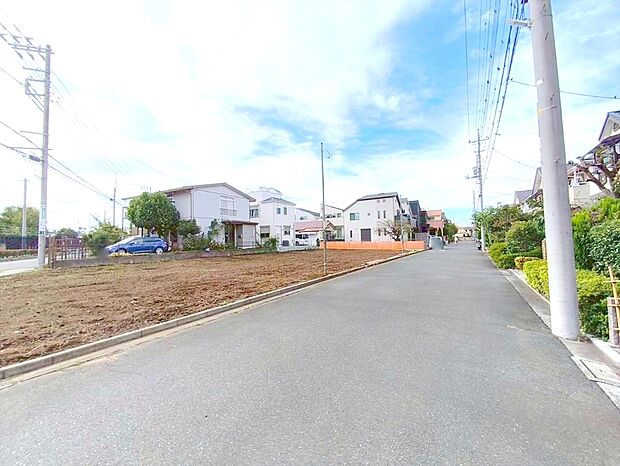 前面道路含む外観