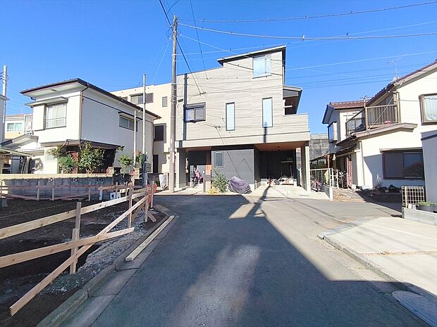 前面道路含む外観写真