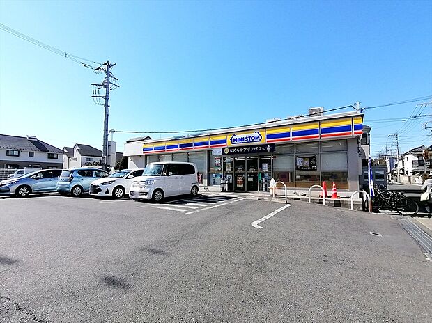 ミニストップ多摩平三丁目店（約303m）