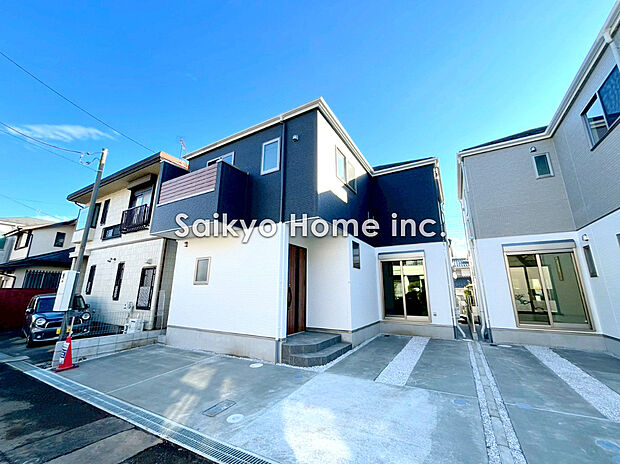 【2号棟外観】街に溶けこみ美しい景観を生み出すこの邸宅は採光や風通しまで考え抜いて造りあげました。