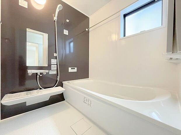 【【1坪タイプバスルーム】】窓のある浴室で快適に入浴!換気も気軽に!