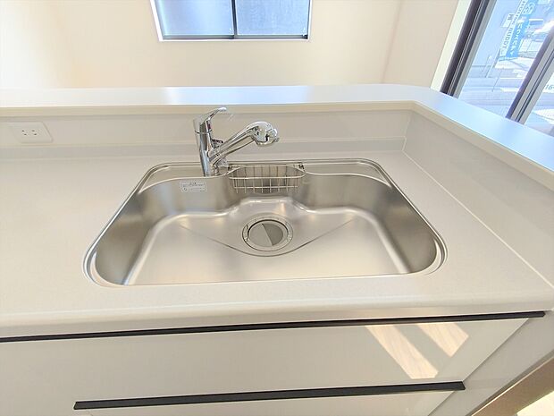 【【浄水器】】浄水器をスリムに内蔵したハンドシャワー式の水栓金具です。いつでもおいしい水をいつでも手軽に使えます