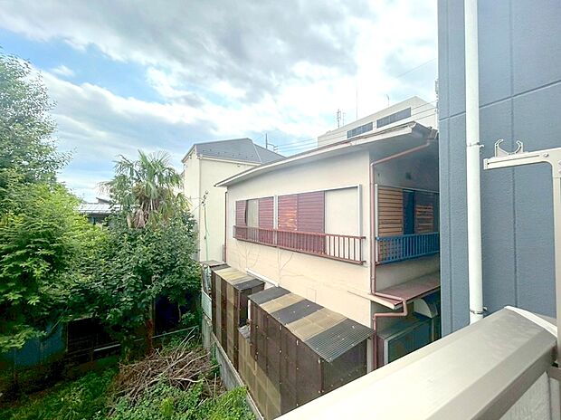 【バルコニー】南面からの採光と通風が望めるバルコニー！お洗濯にもうれしいですね。また、静かな住環境を再認識させられます
