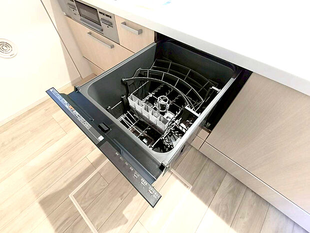 【食洗機】手洗いよりも経済的で家計に優しい「ビルトイン食洗機」が標準装備なのは強い味方ですね。