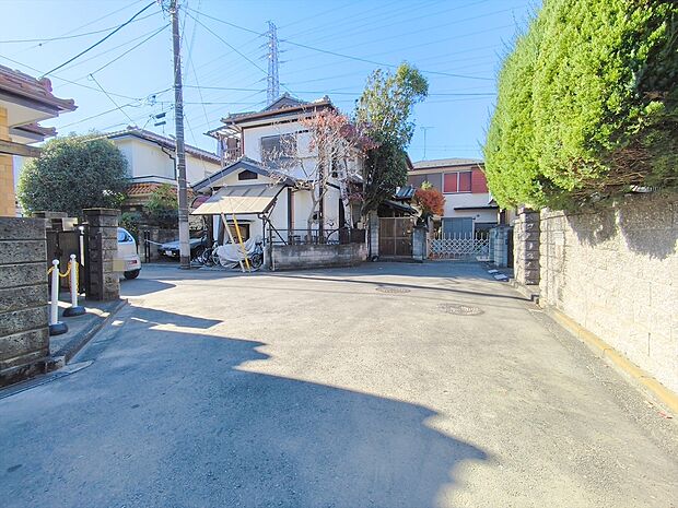 【前面道路】前面道路は住宅地専用の道路。車通りも少なく、子育てにも安心です。