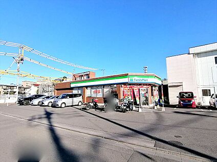 ファミリーマート八王子大和田5丁目店 約620ｍ(徒歩約8分)