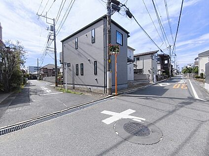 前面道路含む外観