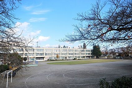昭島市立光華小学校 640ｍ