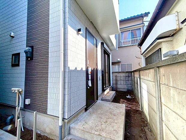 【玄関】玄関はおうちの顔です。いつも明るくキレイな状態でご家族の帰りをお待ちします。