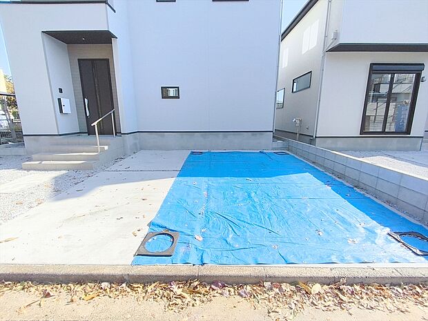 【カースペース】カースペースは2台可。庭先も設けてあり子育て世代や車２台を条件にお探しの方には必見です！
