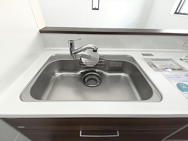 【【浄水器】】浄水器をスリムに内蔵したハンドシャワー式の水栓金具です。いつでもおいしい水をいつでも手軽に使えます