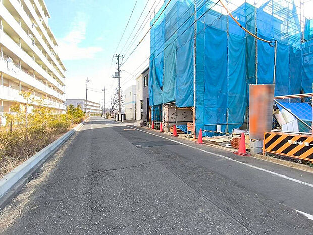 【前面道路含む現地写真】子育てにも嬉しい、緑豊かな自然が広がる閑静な住宅地です。この機会に是非現地をご覧ください。