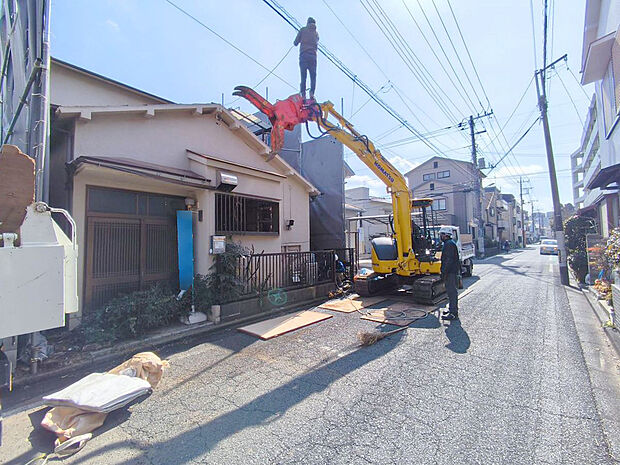【前面道路含む現地写真】安心してお住まいいただける設備、仕様。日々の暮らしをより快適にお過ごしいただけます!