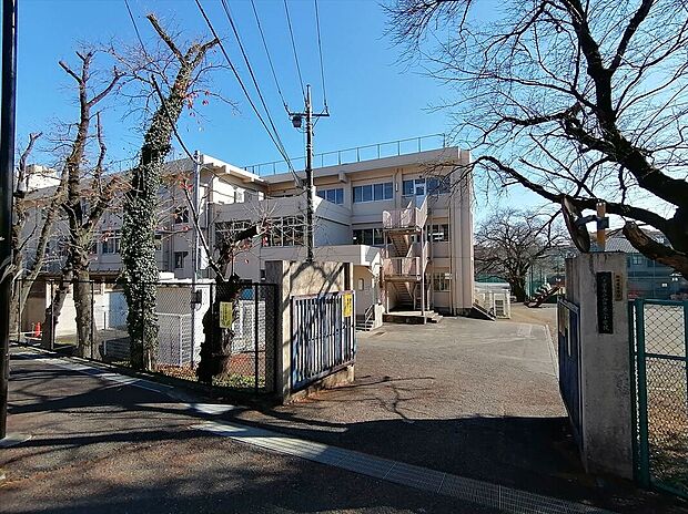 八王子市立由井第三小学校（約600m）