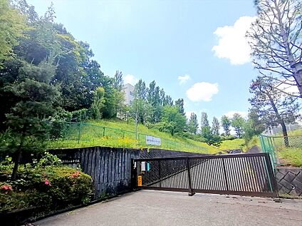 八王子市立松が谷中学校 689ｍ
