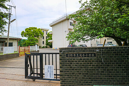 日野市立滝合小学校 887ｍ