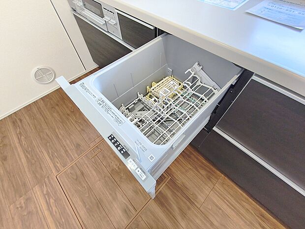 【【食洗機】】ビルトインの食器洗乾燥機で家事をサポートします。