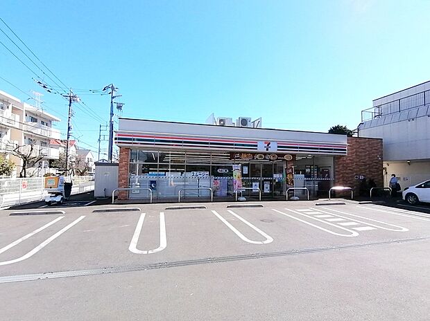 セブンイレブン百草園駅北口店(約414m)