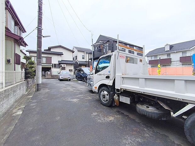 【前面道路含む現地写真】子育てにも嬉しい、緑豊かな自然が広がる閑静な住宅地です。この機会に是非現地をご覧ください。