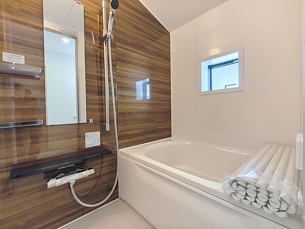 【【1坪タイプバスルーム】 】窓のある浴室で快適に入浴!換気も気軽に!