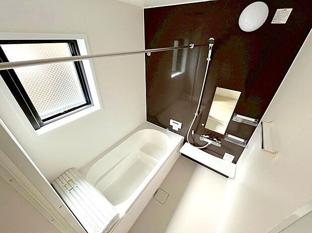 【【1坪タイプバスルーム】】 窓のある浴室で快適に入浴!換気も気軽に!