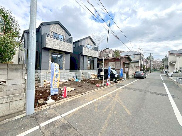 【前面道路】前面道路は6メートル。駐車が苦手な方にも嬉しい住まいです。