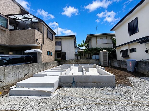 【現地外観写真】住まいの快適性と確かな安全性を充実させた設備、仕様です。