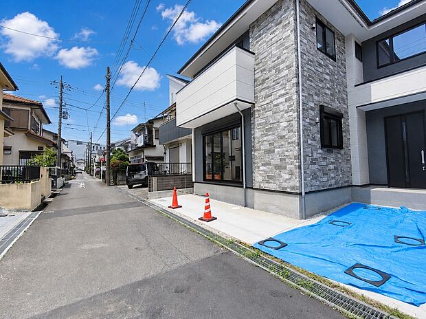 【前面道路】前面道路は約4mの道路です。
