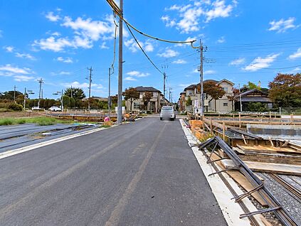前面道路含む外観
