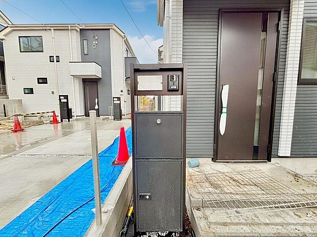 【宅配BOX】不在中でも荷物が受け取れる「宅配ボックス」付! 安心してお出かけが出来ますね!