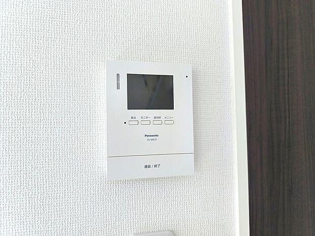 【【モニター付きインターホン】】玄関を確認しなくても誰が来たのかすぐわかります。訪問者を確認してから会話することができますので安心して対応できます♪