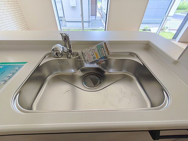 【【浄水器】】浄水器付きでいつでもおいしい水をいつでも手軽に使えます。飲み水やお料理にも安心ですね。