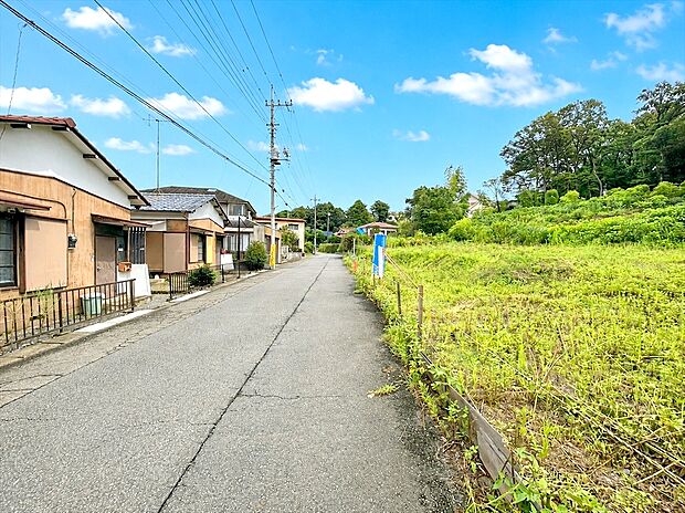 【前面道路】閑静な住宅街に全6区画の売地が誕生しました。