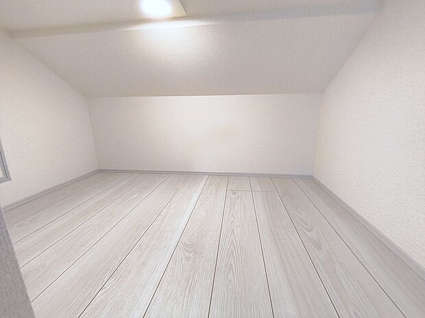 【【ロフト】】様々な用途にお使いいただけるロフト。季節物の収納や備蓄物の保管場所、ちょっとした趣味の部屋等にもお使いいただけますね