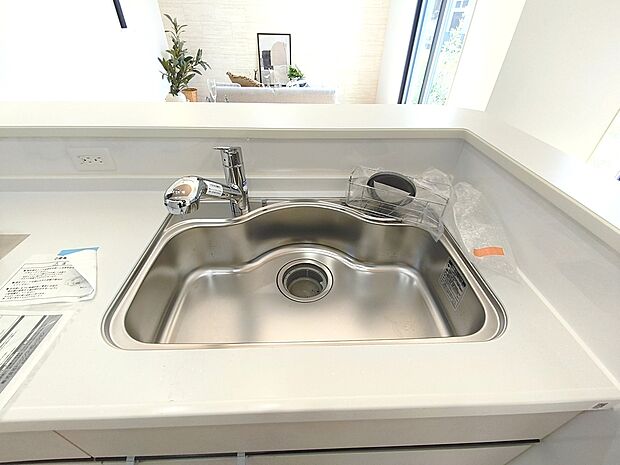 【【浄水器】】浄水器をスリムに内蔵したハンドシャワー式の水栓金具です。シンクもスッキリ!