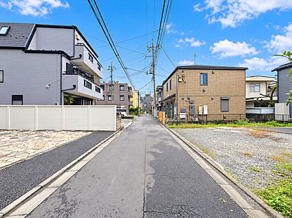 前面道路含む外観